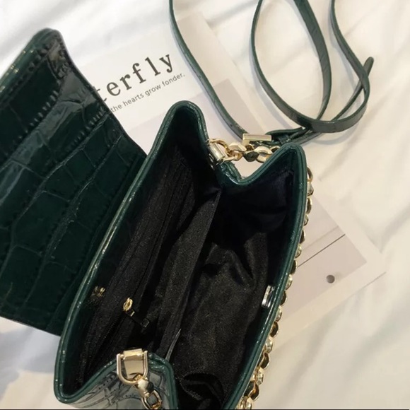 Trending Fall 2019 | Green Leather Gold Chain Bag - Picture 6 of 8